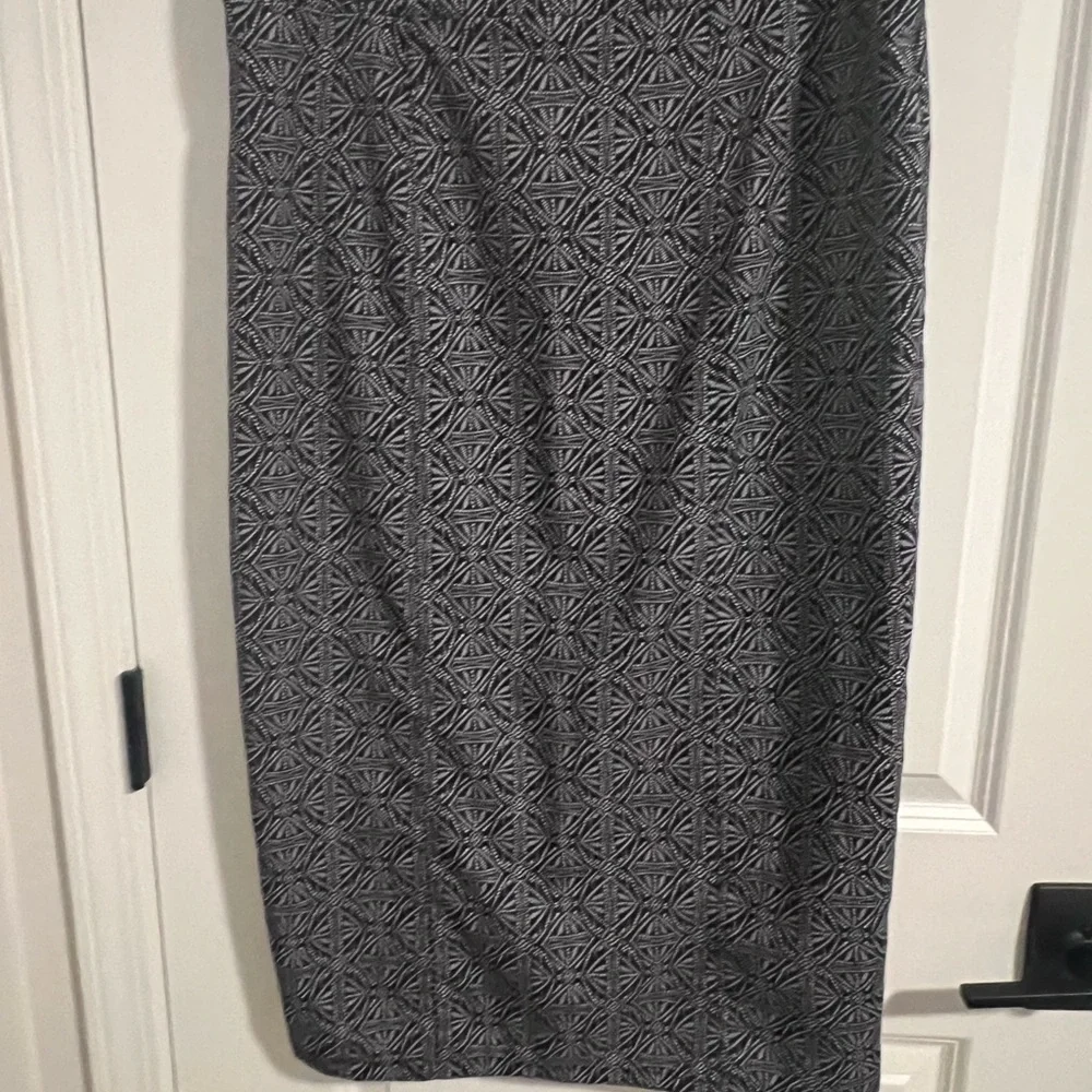 Rip Skirt Hawaii length 3 Medium geometric Patterned Black Pearl Skirt - Picture 5 of 8